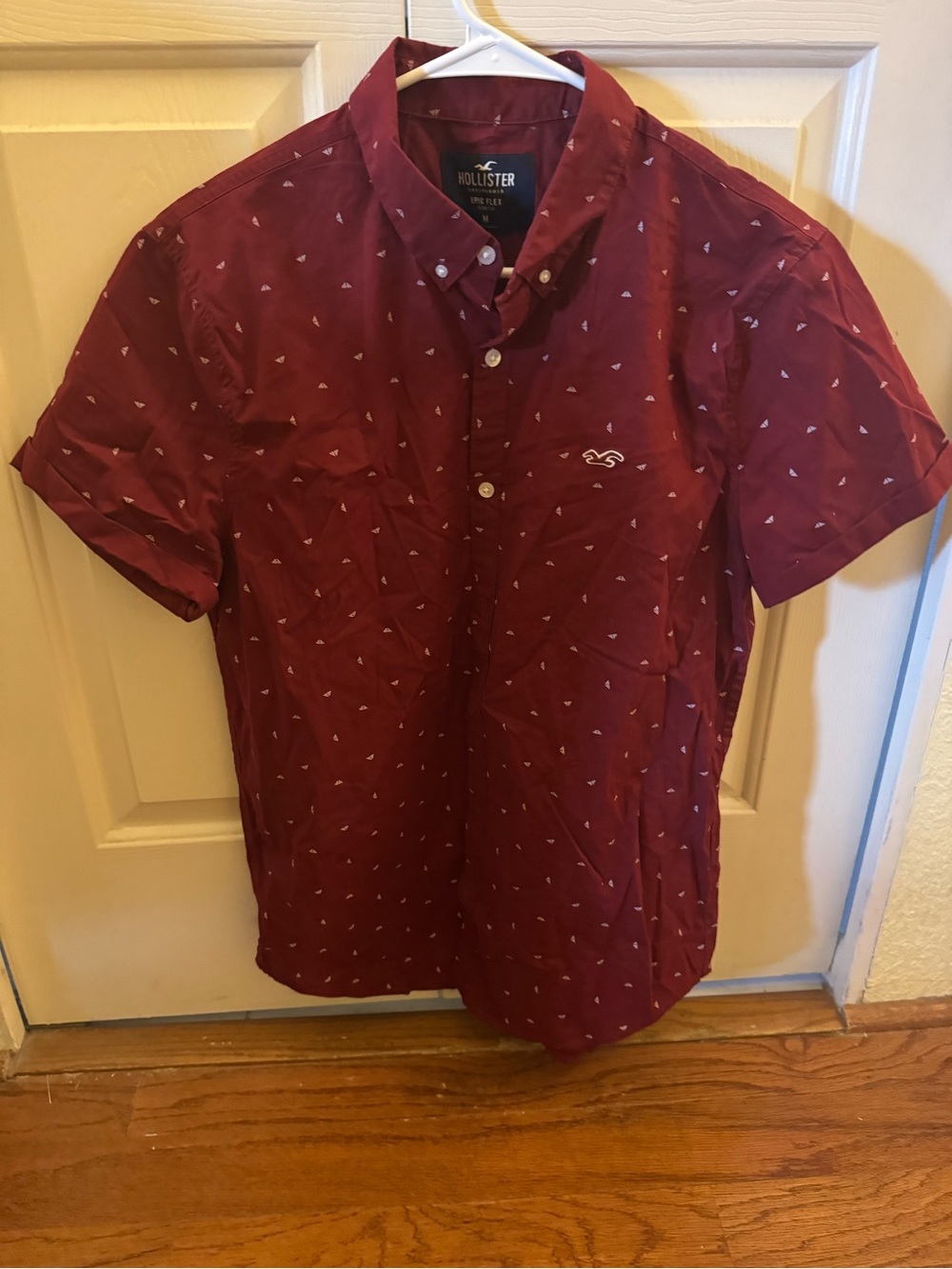 Hollister Men's Short-Sleeve Button-Down Shirt — Burgundy w/ White Micro Print M
